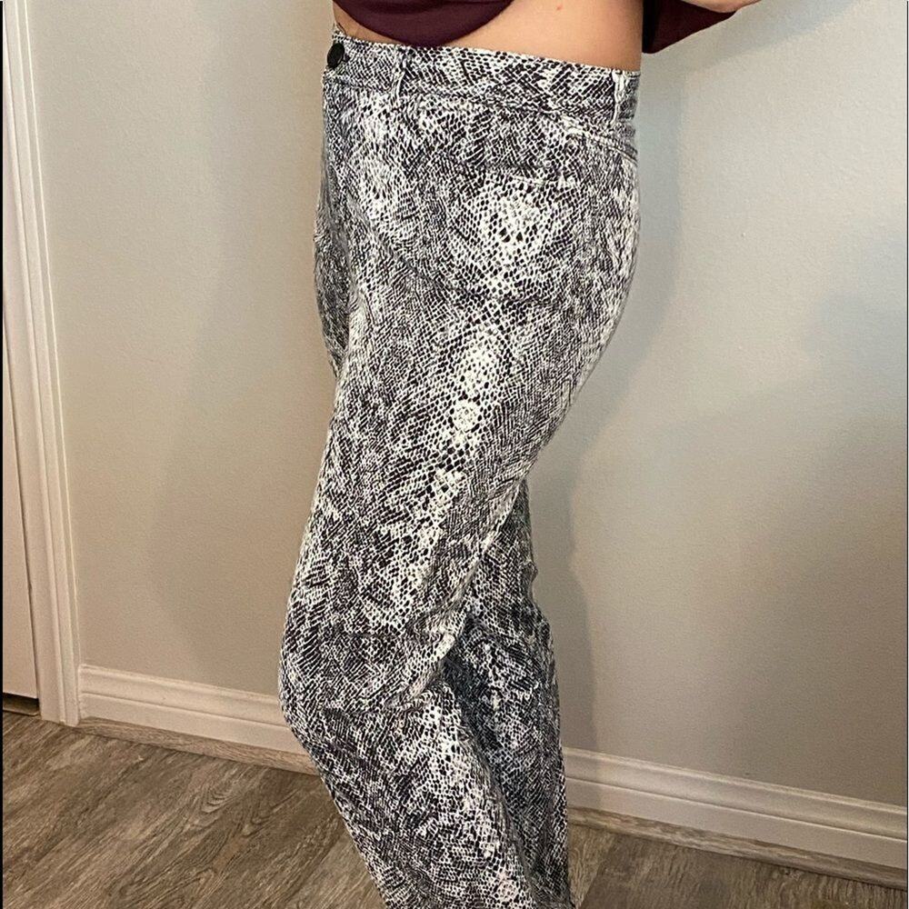 I L U Python Print Pants Python Size 7 - image 1
